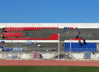 Τοποθετούνται καθίσματα σε όλο το Δημοτικό Στάδιο Τρικάλων