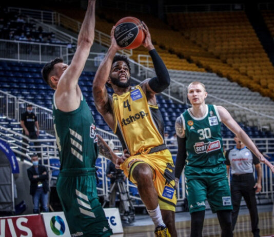 Basket League: η ΑΕΚ νίκησε 92-80 τον Παναθηναϊκό και ισοφάρισε την σειρά των πλέι-οφ