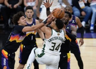 NBA Finals: οι Σανς έκαναν το 2-0 απέναντι στους Μπακς