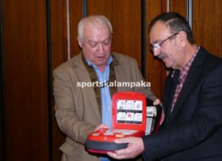 Οι Αφοι Παπαπούλιου έκαναν δώρο απινιδωτή στην ομάδα του Καστρακίου