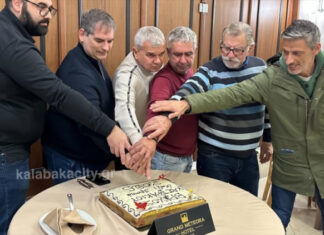 Το Καστράκι έκοψε την Πρωτοχρονιάτικη πίτα