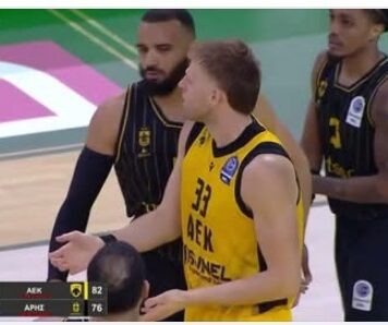 Basket League: η ΑΕΚ νίκησε τον Άρη 87-81 κι έκανε το 1-0